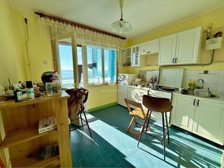 RIJEKA, GORNJA VEŽICA – Enosobno stanovanje s čudovitim pogledom na Kvarnerski zaliv!