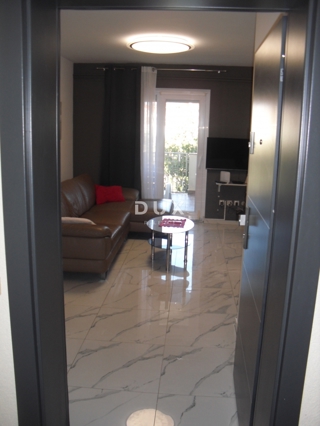 OTOK KRK, MESTO KRK - 62 m2 dvosobno stanovanje 500 m od morja