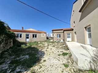 ISTRA, MARČANA - Kamnita hiša v fazi prenove!