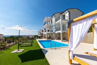 ISTRA, RABAC - Hiša z bazenom in pogledom na morje