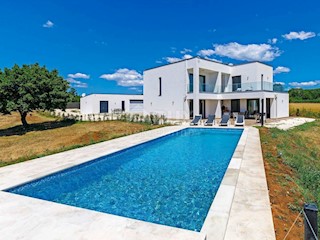 ISTRA, MARČANA - Udobna hiša z impresivnim vrtom