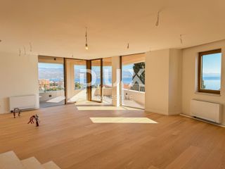 OPATIJA, CENTER - luksuzen penthouse v centru Opatije, zasebna lokacija in strešni bazen, le 200m od morja