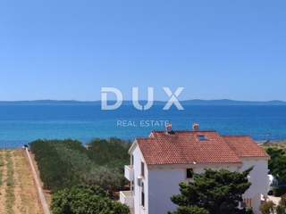 ZADAR, PRIVLAKA - Ekskluziven penthouse s prostorno strešno teraso 120 metrov od morja z očarljivim pogledom na morje! S10