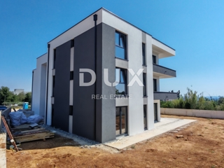 ZADAR, PRIVLAKA - Eleganten apartma z vrtom le 190 metrov od morja! Novogradnja! S3