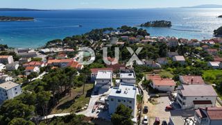 OTOK RAB, BANJOL - Ekskluzivno stanovanje v pritličju z bazenom