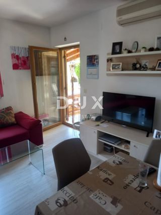 ISTRA, VOLME - Apartma s prostorno teraso, zelenjem in popolnim mirom
