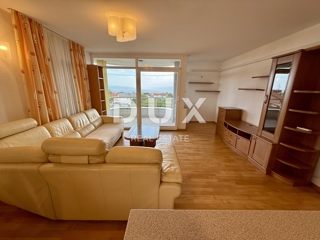 VIŠKOVO, MARINIĆI - 2 SPALNICI + DNEVNA SOBA, 74 m2 - GARAŽA in RAZGLED!
