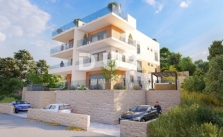 TROGIR - penthouse blizu plaže