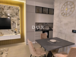 ISTRA, PULA - Luksuzno stanovanje z garažnim prostorom v centru mesta