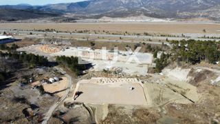 GROBNIK, ČAVLE, SOBOLI - gradbeno zemljišče 29.000 m2 v poslovni coni za dvorano - pisarniški prostor (namen: poslovni, obrtni, industrijski)