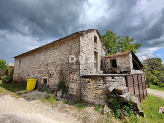 ISTRA, OPRTALJ - Starodavna stavba s pogledom na naravo