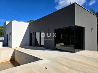 ISTRA, BARBAN - Dvojček hiše z bazenom na robu vasi