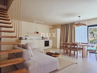 DUGI OTOK, ŽMAN - novozgrajeni DVE VILI z bazenom 150m od morja