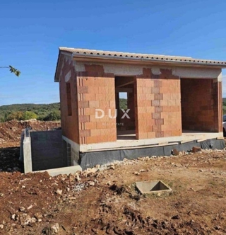 ISTRA, ROVINJ - Hiša na prostornem kmetijskem zemljišču