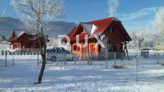 OTOČAC, LIČKO LEŠČE - Hiša v naravi z bazenom