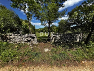 OTOK KRK, GARICA - Pravilno gradbeno-kmetijsko zemljišče, ravna konfiguracija, idealno za luksuzno vilo z bazenom