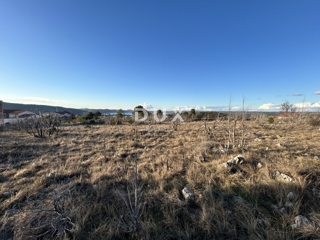 ŠIBENIK, BILICE – Zazidljivo zemljišče s pogledom na Prokljan, 970m2