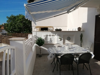 ISTRA, BARBARIGA – Stanovanje naprodaj s teraso