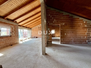 RIJEKA, SRDOČI - Novogradnja s 3 spalnicami + kopalnico z balkonom in galerijo