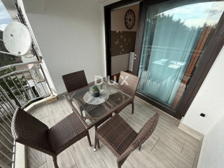 CRIKVENICA, JADRANOVO - sončno stanovanje s teraso, 400 m od morja in centra