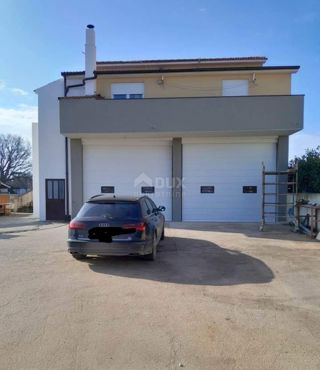 ISTRA, ŠIŠAN - Hiša z dvema apartmajema in garažo!