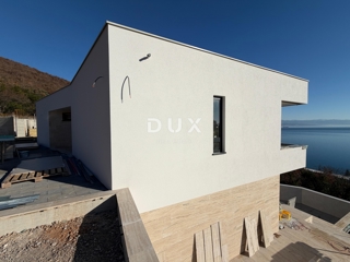 OPATIJA, IČIĆI - moderna vila na edinstveni lokaciji le 200 m od plaže Ičići 