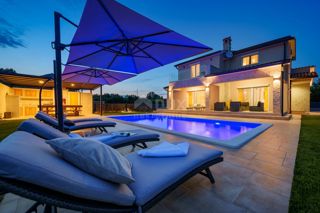 ISTRA, LABIN - Istrska vila z ogrevanim bazenom