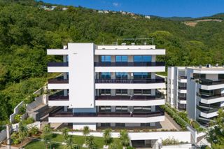 OPATIJA, CENTER - luksuzno stanovanje v novogradnji s pogledom na morje, skupni bazen, garaža
