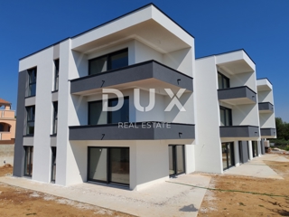 ZADAR, PRIVLAKA - Eleganten apartma z vrtom le 190 metrov od morja! Novogradnja! S2