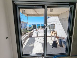 ZADAR, KOŽINO - Luksuzno stanovanje 100 metrov od plaže, z ogrevanim bazenom in pogledom na morje! 4 spalnice! S1