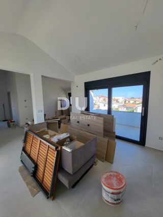 ZADAR, VIR - NOVOZGRAJEN APARTMA 20 M OD PLAŽE - POGLED NA MORJE!