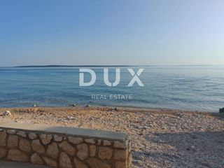 PAG, MANDRE - novogradnja s pogledom na morje, 10 m od obale, terasa, parkirišče