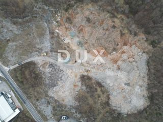 MATULJI, PERMANI - Gradbeno zemljišče 8000m2 v delovni coni za skladišče/halo, CONA M