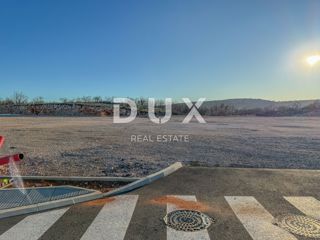 RIJEKA, KUKULJANOVO – Novo – 2350 m2 veliko zemljišče v središču industrijske cone z gradbenim dovoljenjem