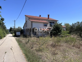 PAŠMAN, NEVIĐANE - Hiša za prenovo 100 m od morja