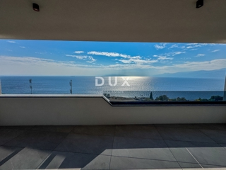 RIJEKA, KANTRIDA - 102 m2 veliko stanovanje v luksuzni novogradnji le 250 metrov od morja z garažo in panoramskim pogledom na morje