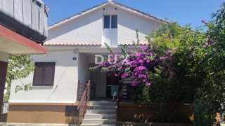 ZADAR, SELINE - PRILOŽNOST! Hiša v 1. vrsti do morja