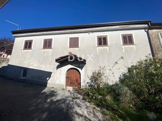 RIJEKA, VIŠKOVO - hiša in gospodarsko poslopje + dvorišče s pogledom na morje! PRILOŽNOST!