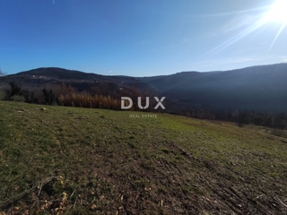 ISTRA, MOTOVUN - Gradbeno zemljišče na osamljeni lokaciji z razgledom