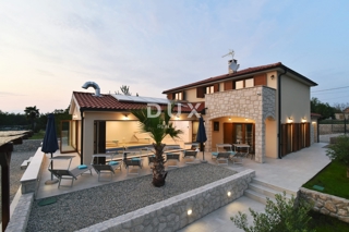 Hiša Brzac, Krk, 350m2