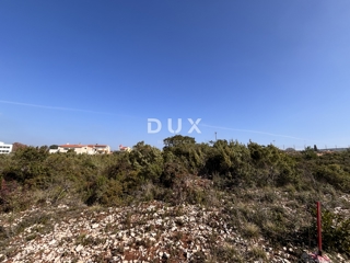 SUKOŠAN, DEBELJAK - Gradbeno zemljišče s pogledom na morje