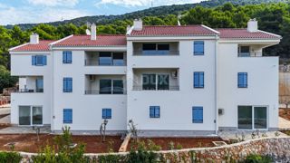 OTOK CRES, CENTER CRESA - Apartma 3 sp + 2 parkirni mesti + POGLED NA MORJE