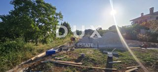 ISTRA, ŽMINJ - Zemljišče z dovoljenjem in začetkom gradnje