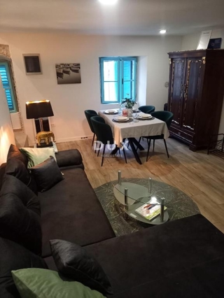 ISTRA, VODNJAN - Obnovljena hiša z dvema apartmajema