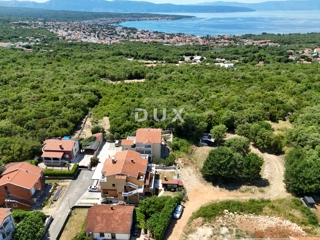 OTOK KRK, MALINSKA (okolica) - Gradbeno zemljišče z gradbenim dovoljenjem