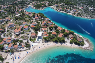 ROGOZNICA, RAŽANJ – Gradbeno zemljišče prva vrsta ob morju! PRILOŽNOST!