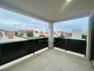 ZADAR, PRIVLAKA - Apartma v prvem nadstropju novogradnje, 80 metrov od morja