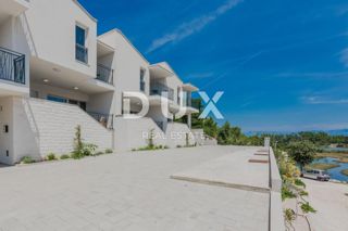 ZADAR, ZATON - Moderna vrstna hiša 1. vrsta do morja A