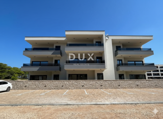 OTOK PAG, POVLJANA - Apartma z vrtom 100 m od morja!