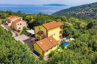 OPATIJA, BREGI - Nova vila v mediteranskem stilu z dvema stanovanjskima enotama, bazenom, gostiščem, taverno in otroškim igriščem